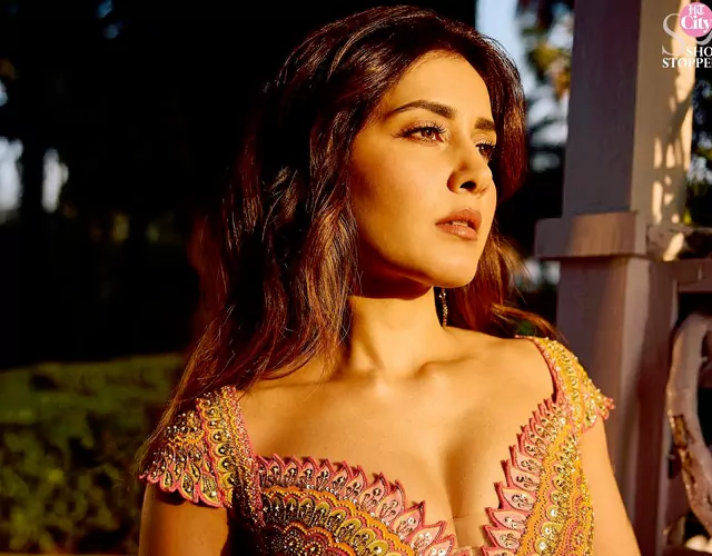 Rashi Khanna Latest Glam Pics